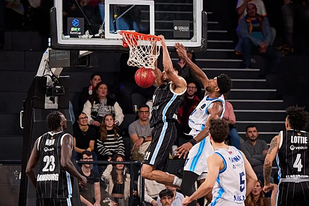 Dunk Jordan Barnett gegen Ankara