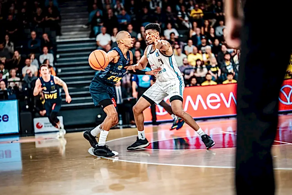 Jordan Barnett beim Spiel Veolia Towers gegen EWE Baskets Oldenburg