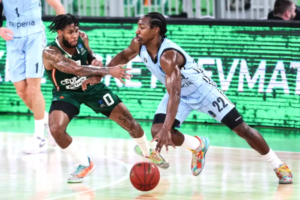 Johnathan Stove von den Veolia Towers Hamburg beim Spiel gegen Cedevita Olimpija Ljubljana